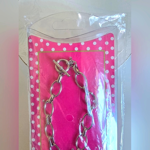 ⭐️ T, Silver Toned Oval Link Toggle Clasp Bracelet, Letter "T" Charm, Bracelet - Picture 2 of 7